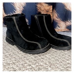 UGG Australia Womens Black Sheepskin Nubuck Suede